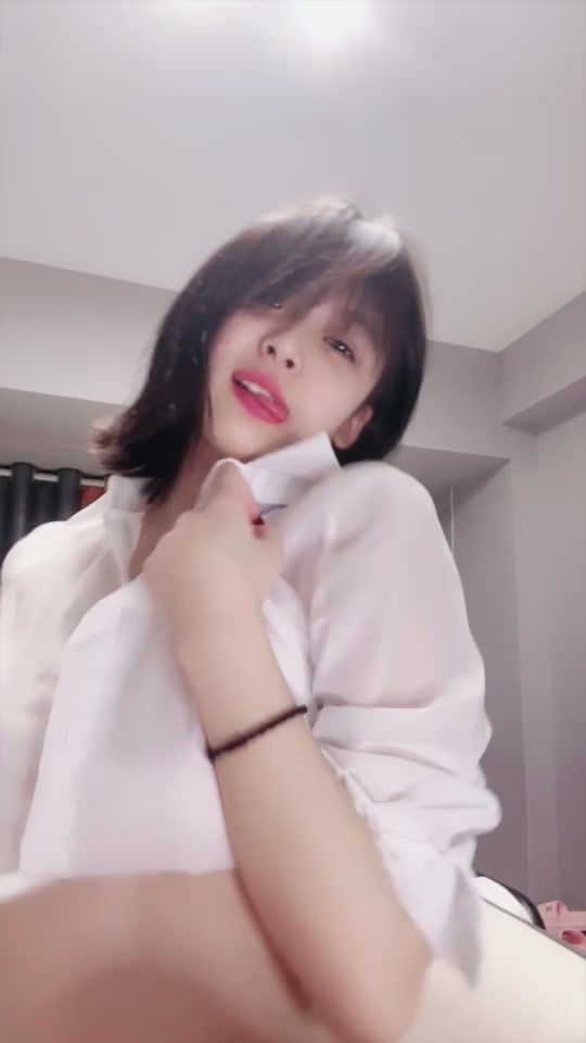 超清纯校花嫩妹『源源baby』高挑身材超高颜值，清纯淫靡并存，轻轻一操就喷水 清纯面庞超反差(2V) (2)