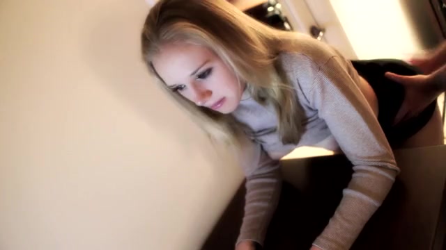 美女被打屁股